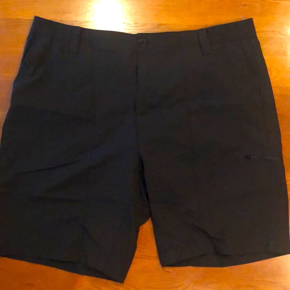 Zeroxposur black travel series shorts, size 40